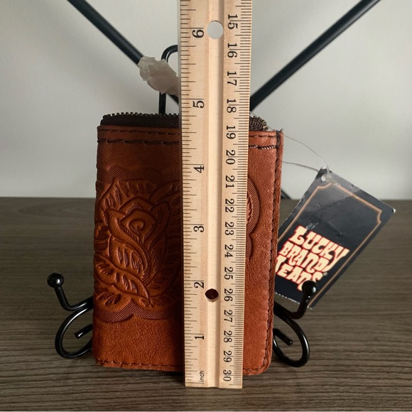 Lucky Brand Jeans Embossed Leather Zip ID Wallet Blue & Red Floral Inside NWT - Picture 10 of 12